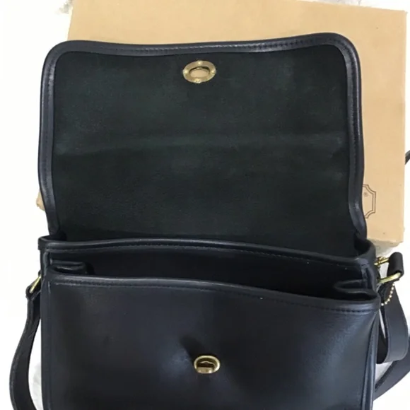 VTG Coach Dinky Black Leather Crossbody Shoulder Bag Minimalist Classic NYC - Picture 4 of 14
